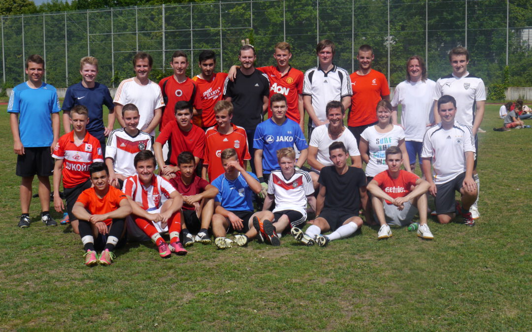 FUßBALL SCHÜLER/LEHRER oder wir machen es der Nationalmannschaft vor