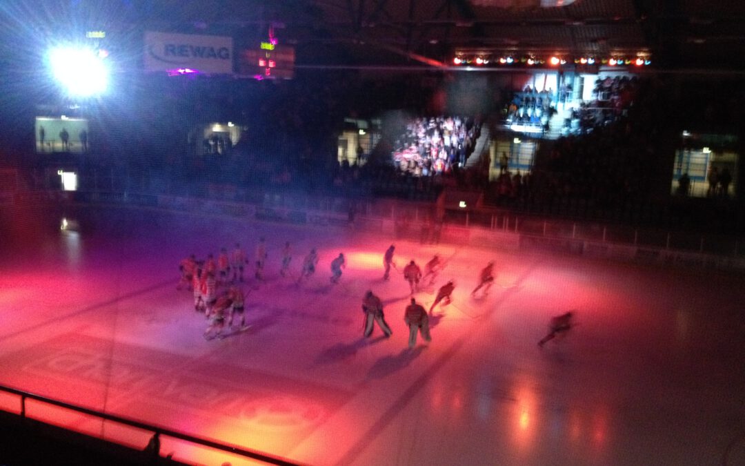 Realschule am Judenstein erlebt ein Oberliga-Eishockeyspiel