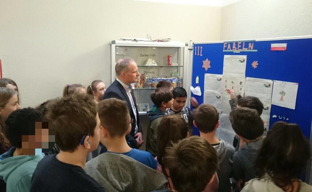 Die Klasse 5a gestaltet einen Fabelpfad