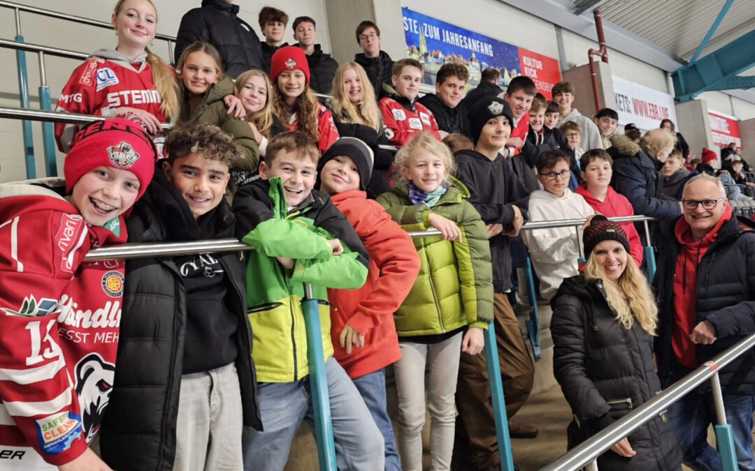 Lehrreicher Abend beim Eishockeyspiel der Eisbären Regensburg