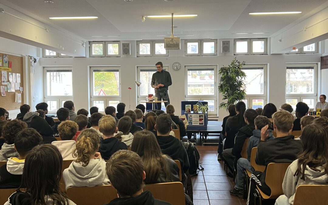 Lesung von Stephan Knösel begeistert die 8. Klassen 